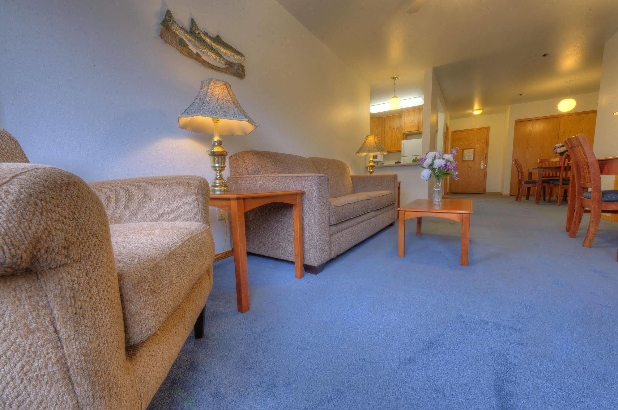 Frontier Suites Hotel In ジュノー エクステリア 写真