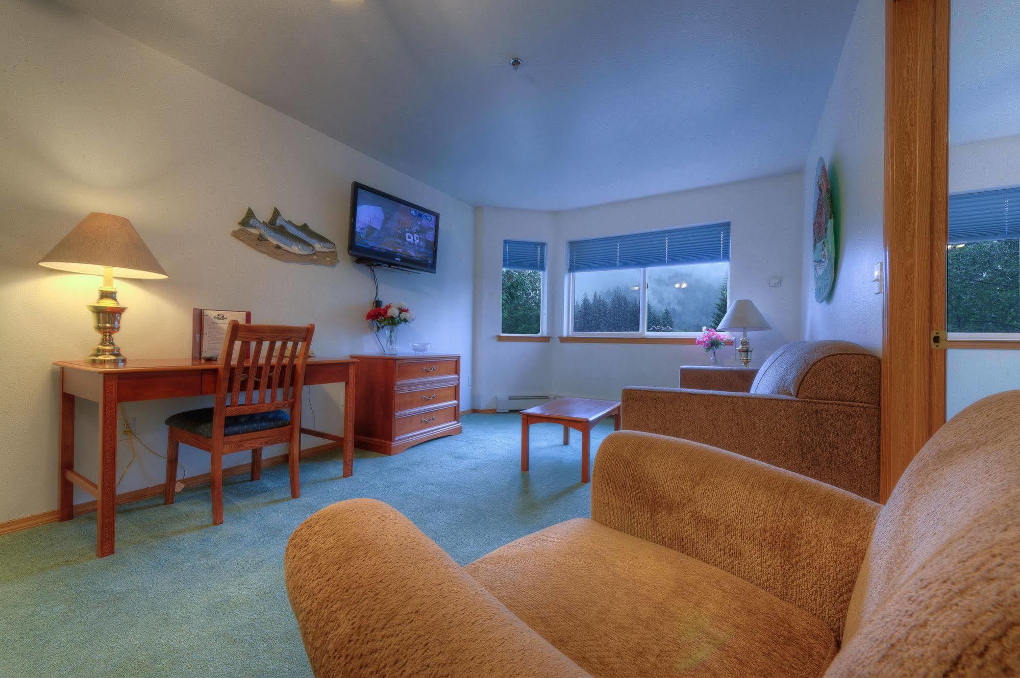 Frontier Suites Hotel In ジュノー エクステリア 写真