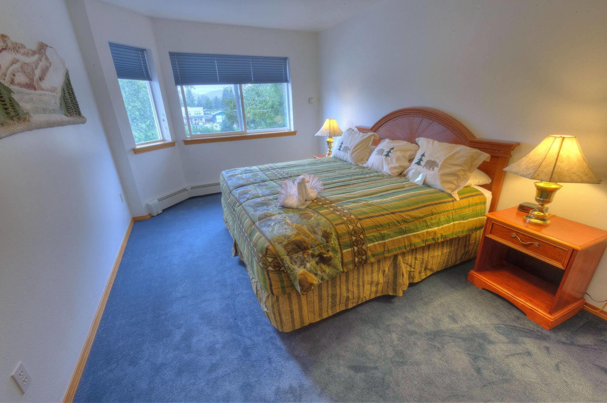 Frontier Suites Hotel In ジュノー エクステリア 写真